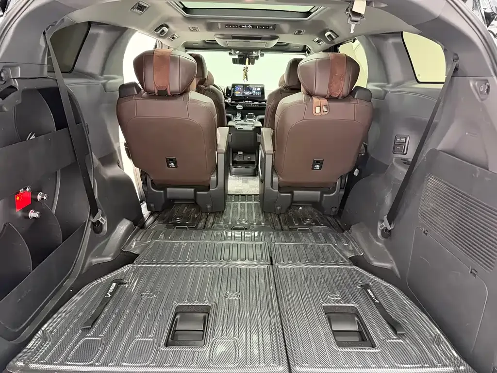 Toyota Granvia 2024 из CN, фото 10