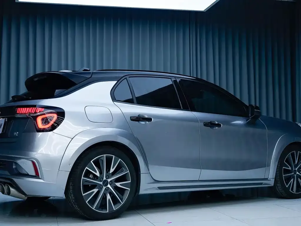 Lynk & Co 02 Hatchback — фото 4