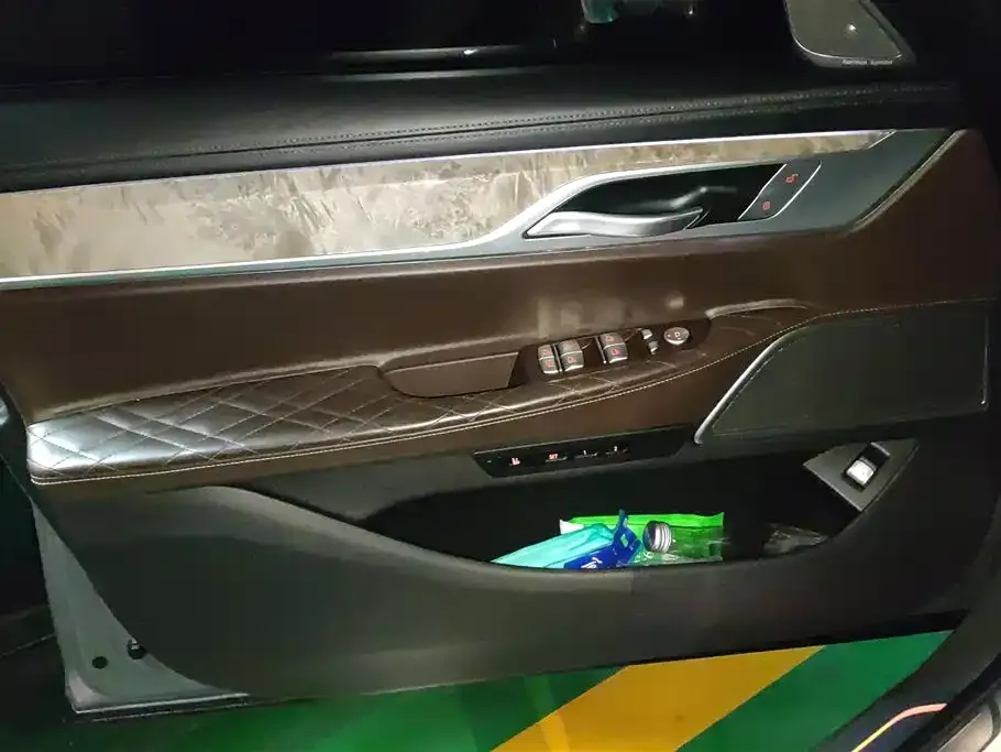BMW 7 Series 2021 из CN, фото 8