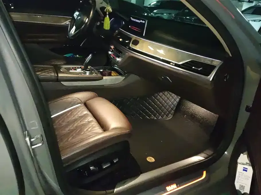 BMW 7 Series 2021 из CN, фото 9