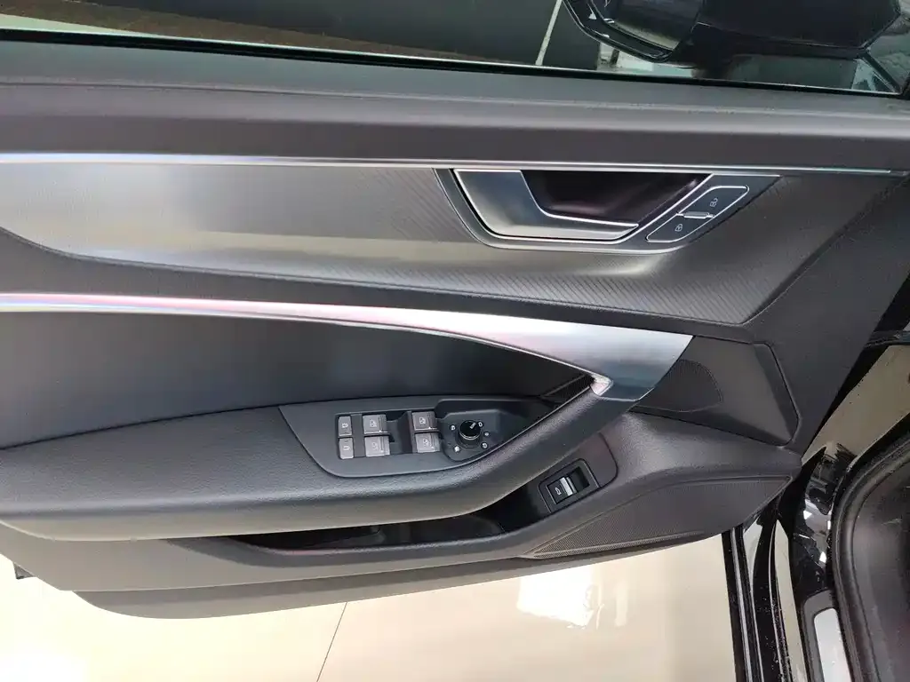 Audi A6L 2023 из CN, фото 3