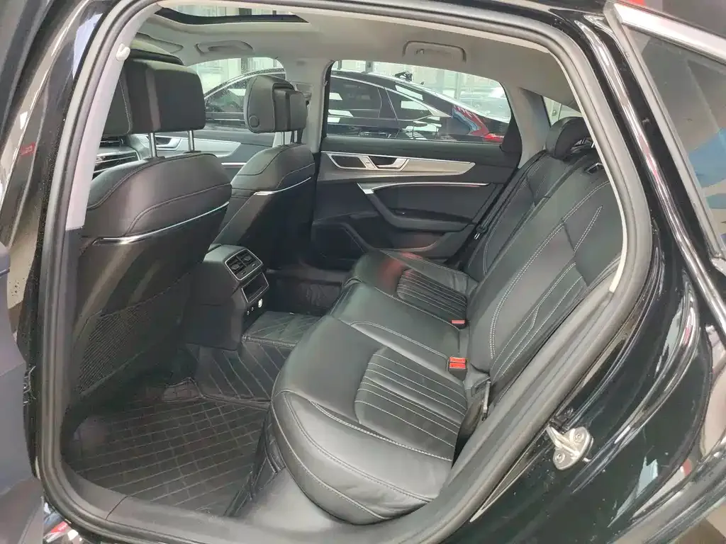 Audi A6L 2023 из CN, фото 6
