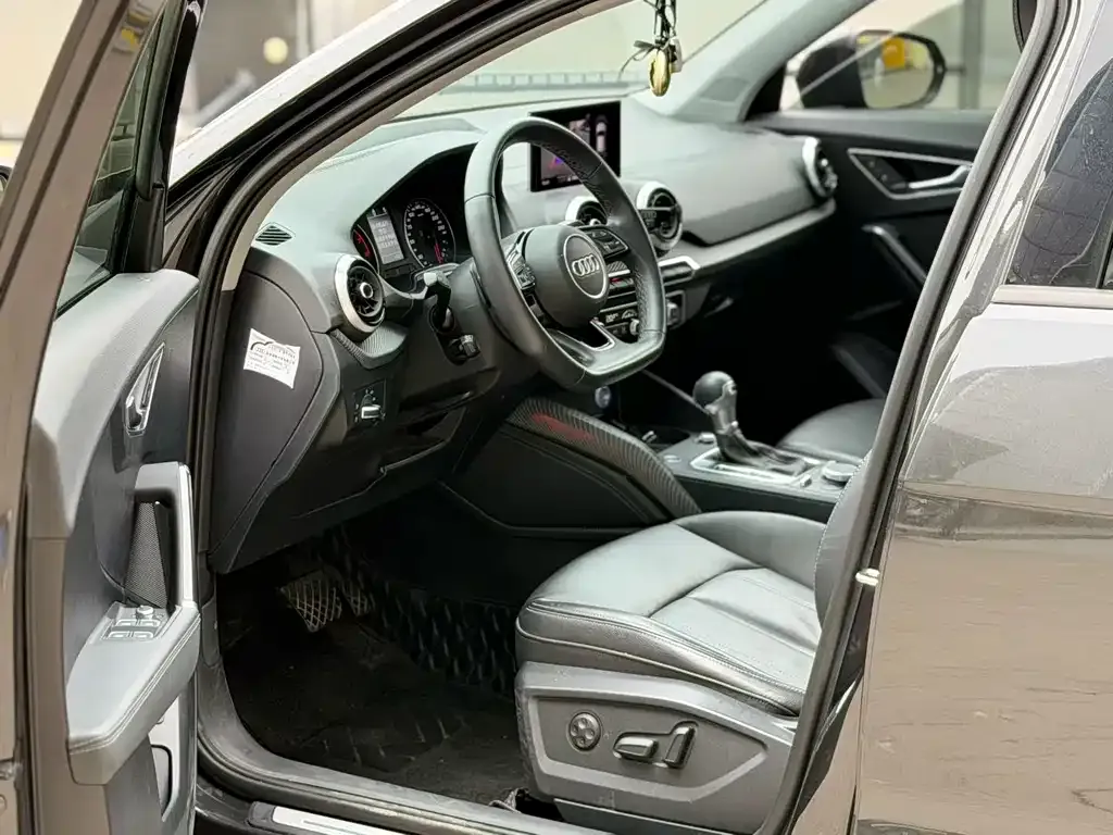 Audi Q2L 2024 из CN, фото 8