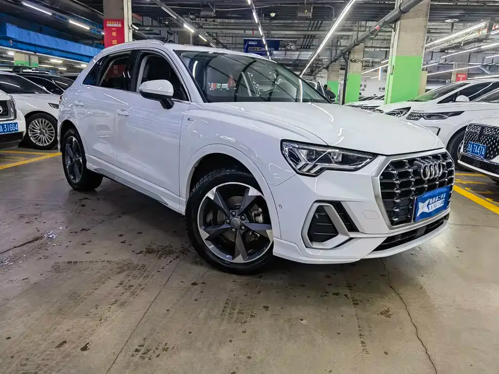Audi Q3 — фото 10