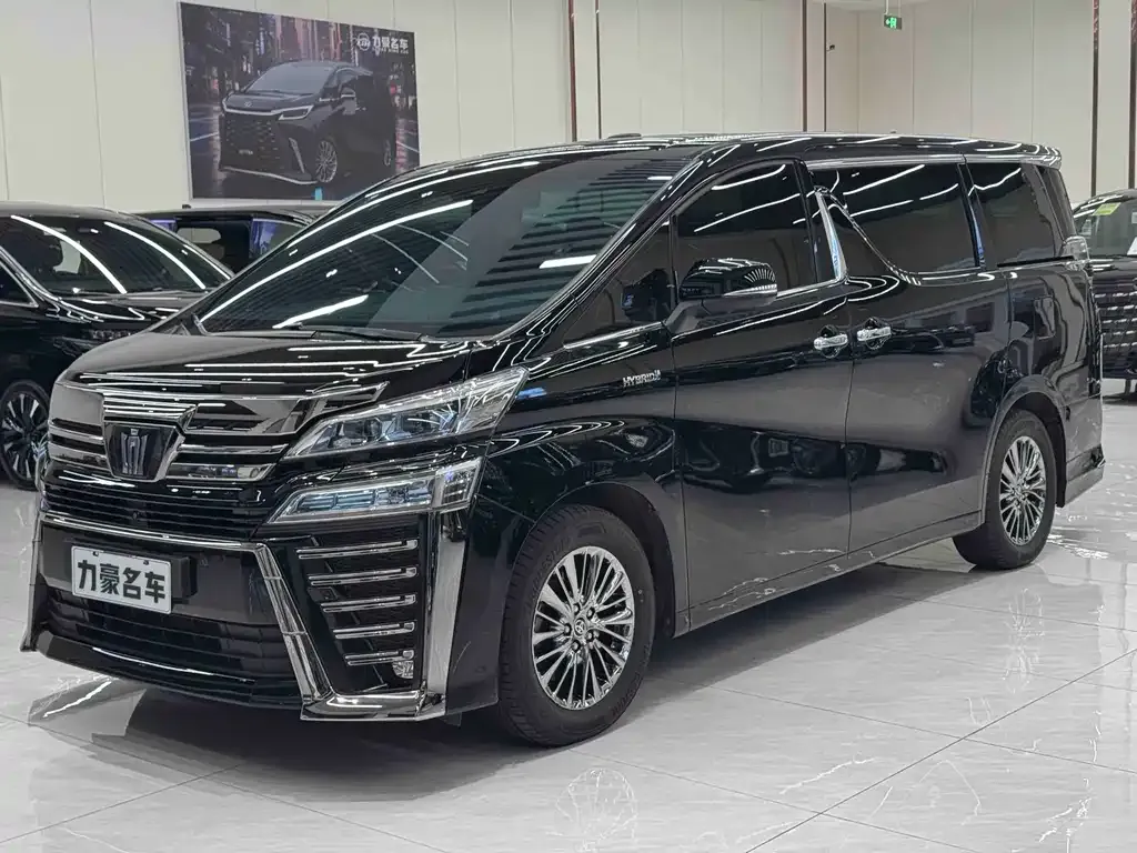Toyota Vellfire — фото 1