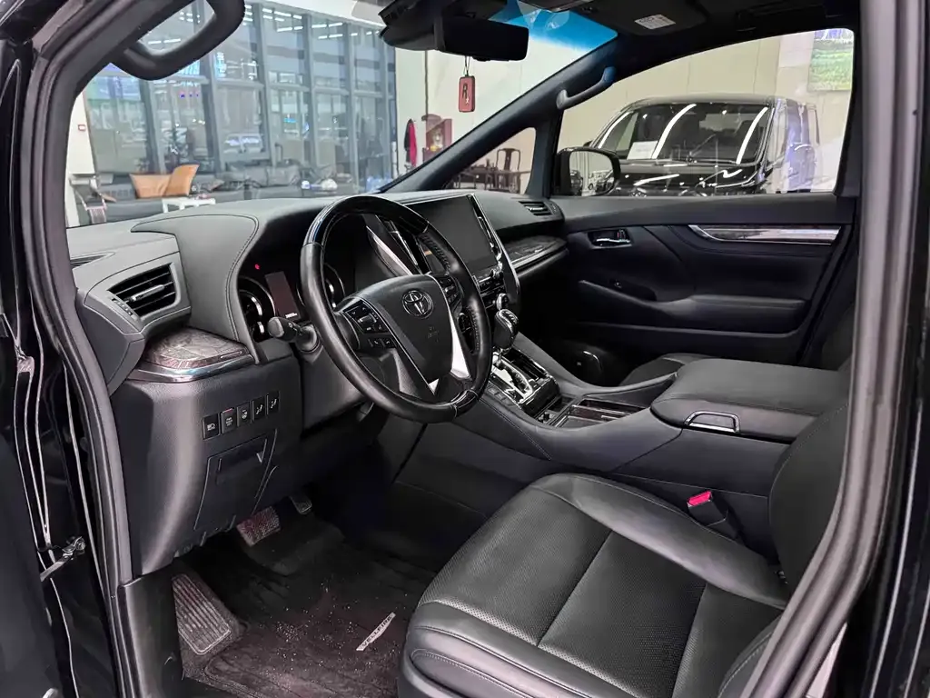 Toyota Vellfire — фото 7