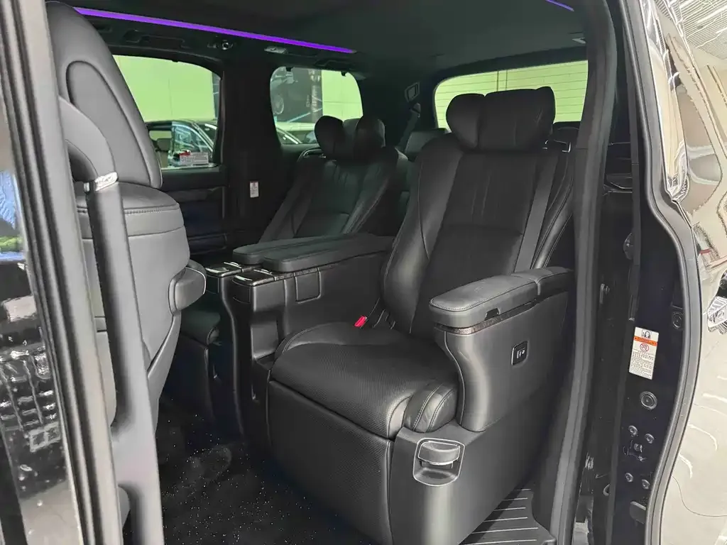 Toyota Vellfire — фото 3