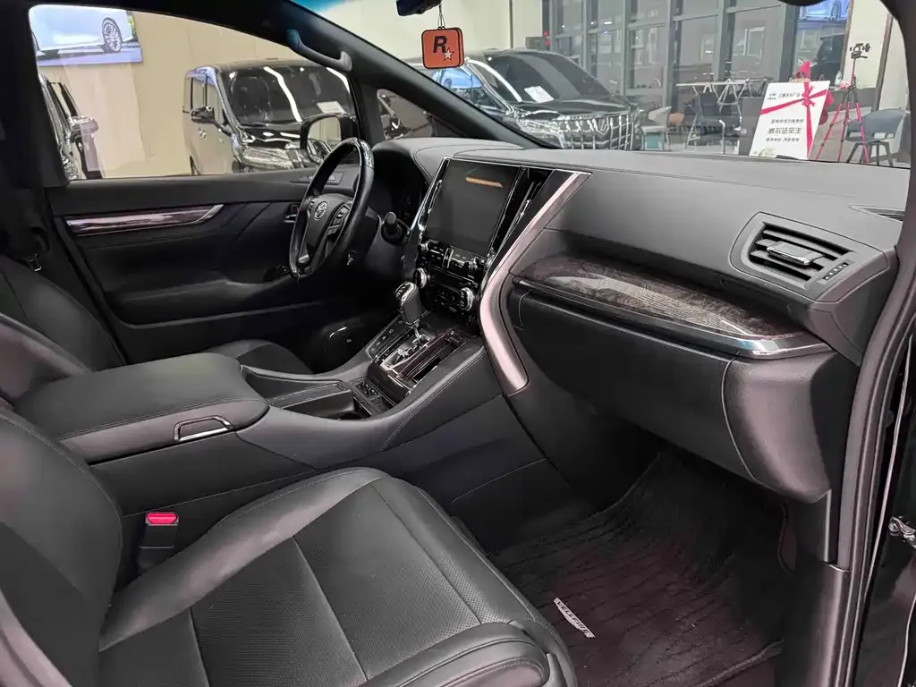 Toyota Vellfire — фото 5