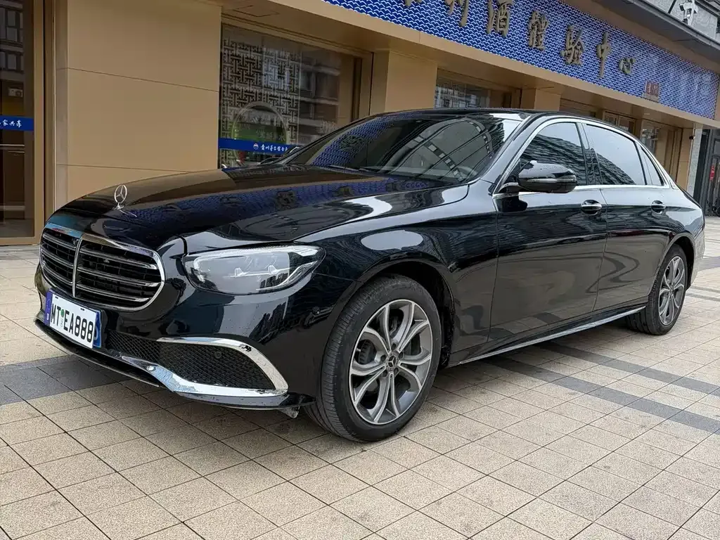 Mercedes-Benz E-Class — фото 1