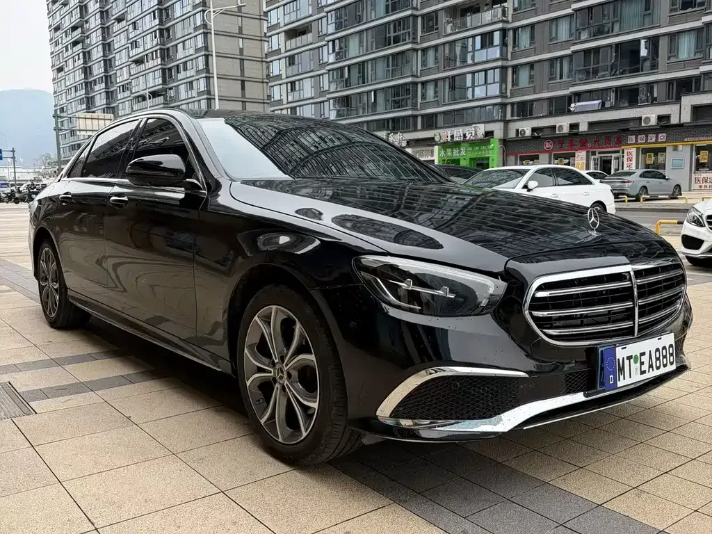 Mercedes-Benz E-Class — фото 7