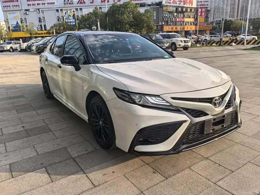 Toyota Camry — фото 8