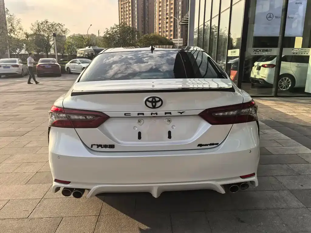 Toyota Camry — фото 4
