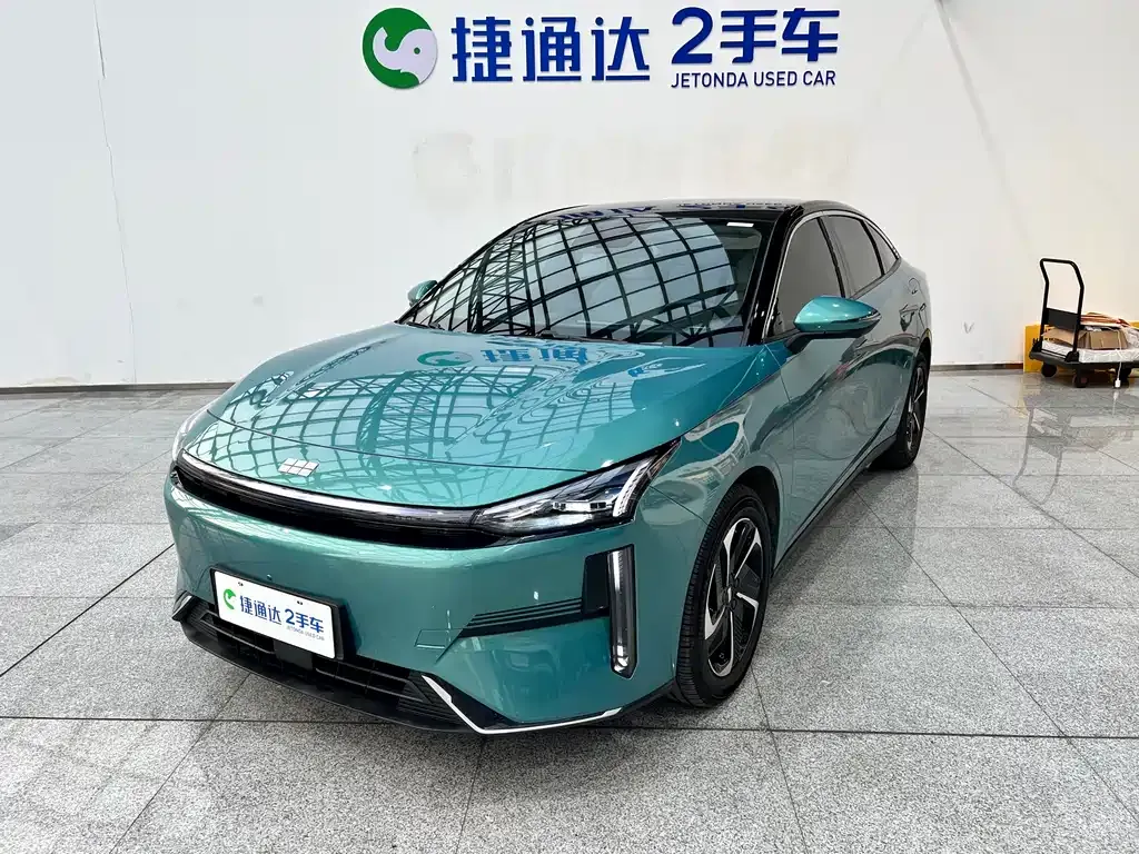 Geely Galaxy L6 — фото 1