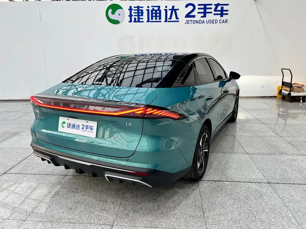 Geely Galaxy L6 — фото 10