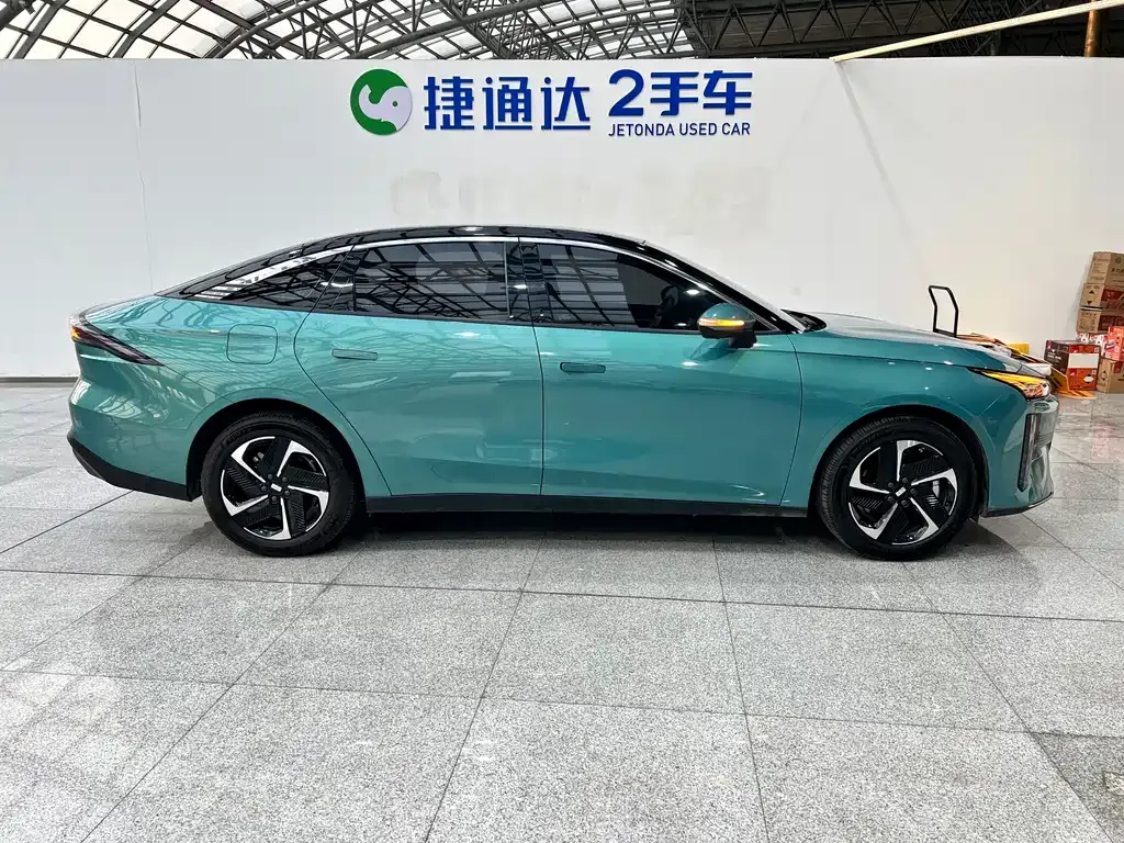Geely Galaxy L6 — фото 8