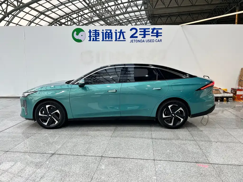 Geely Galaxy L6 — фото 6