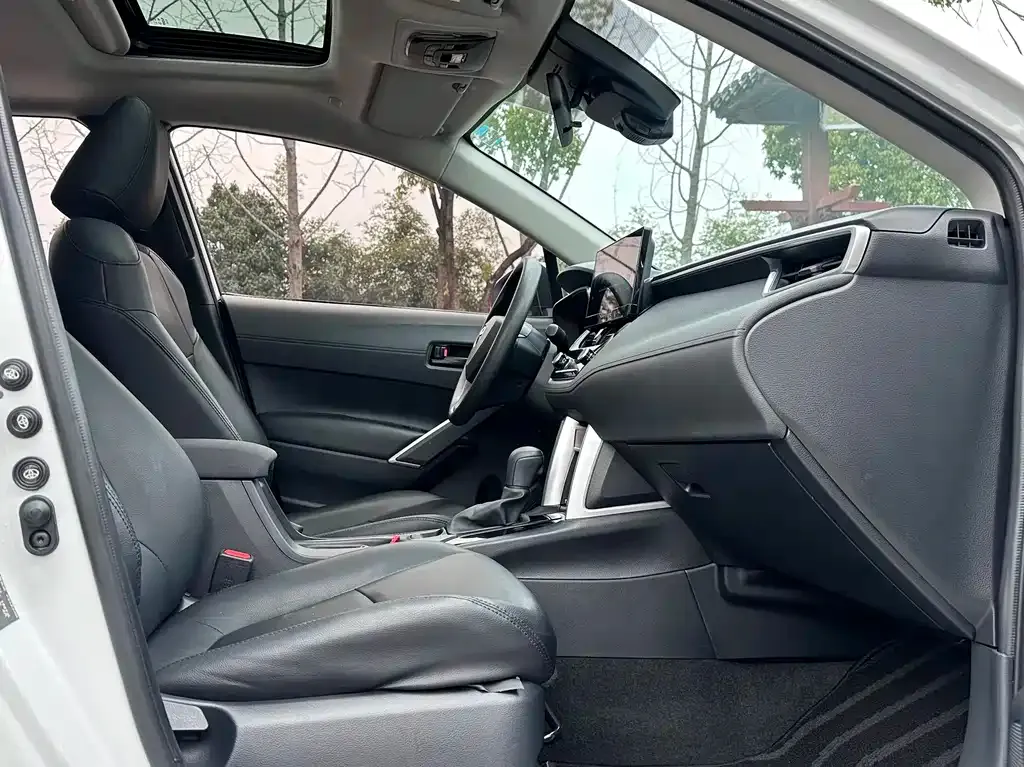 Toyota Corolla Cross 2023 из CN, фото 6
