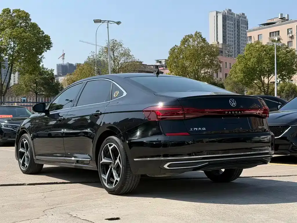 Volkswagen Passat — фото 7