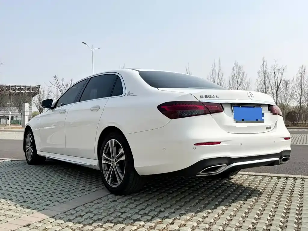 Mercedes-Benz E-Class — фото 10