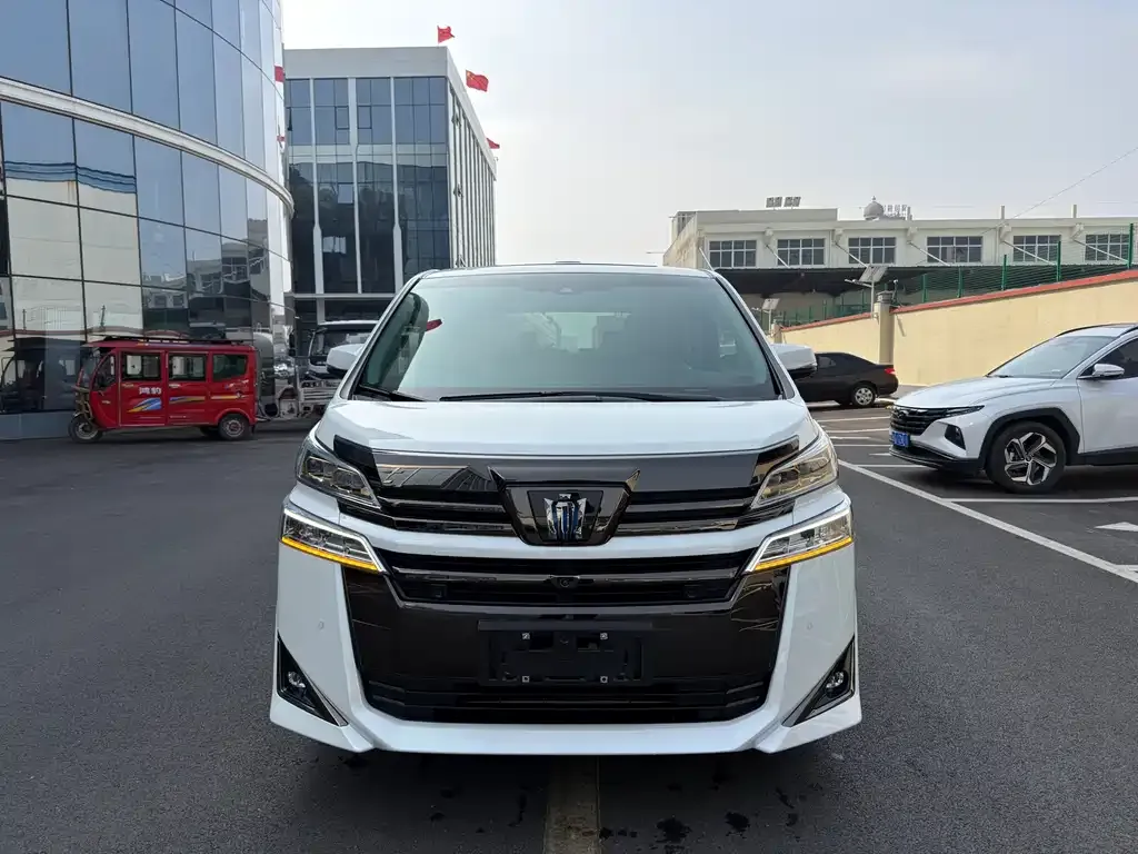 Toyota Vellfire 2023 из CN, фото 1