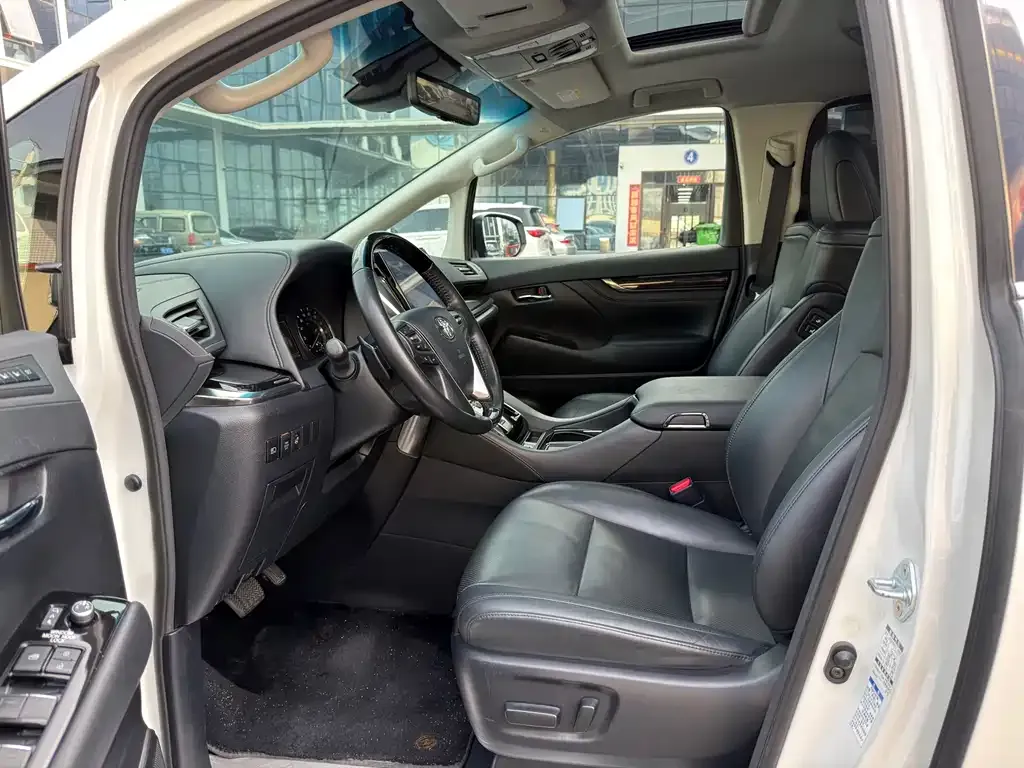 Toyota Vellfire 2023 из CN, фото 4
