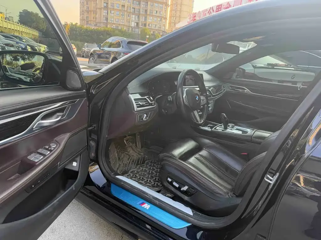 BMW 7 Series 2021 из CN, фото 2