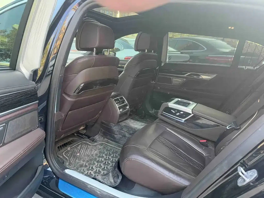 BMW 7 Series 2021 из CN, фото 4