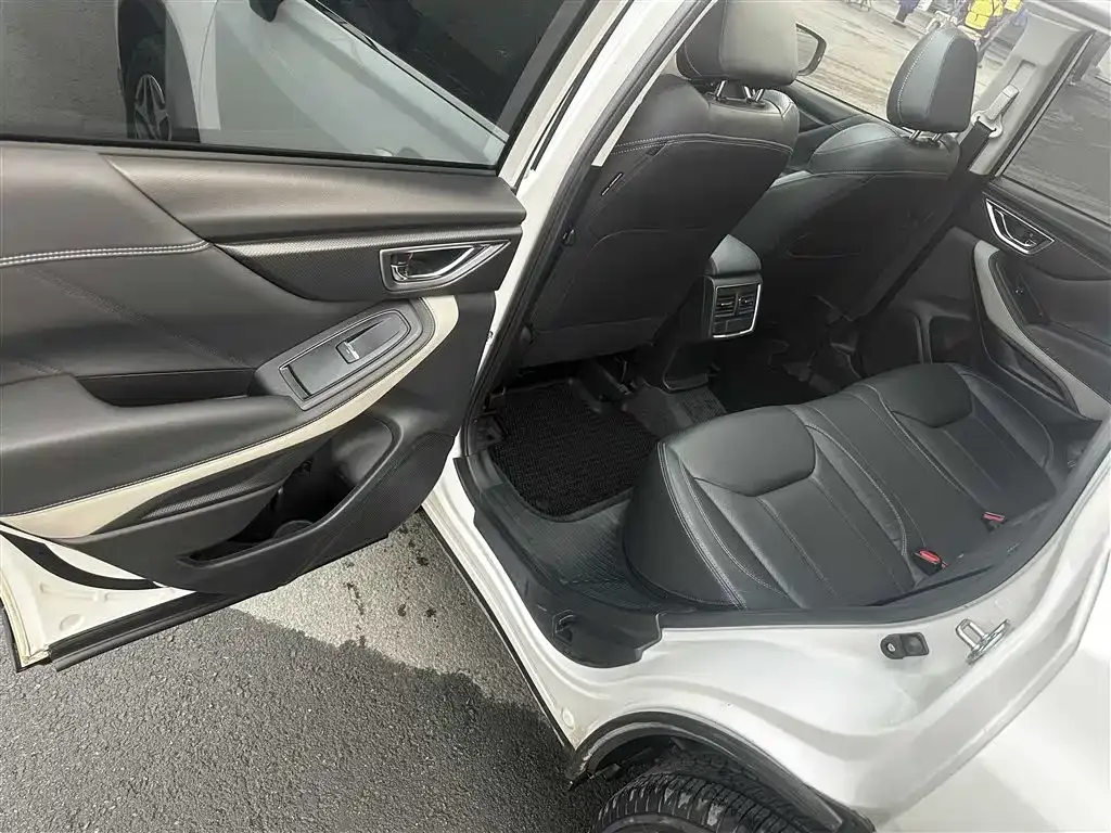 Subaru Forester — фото 4