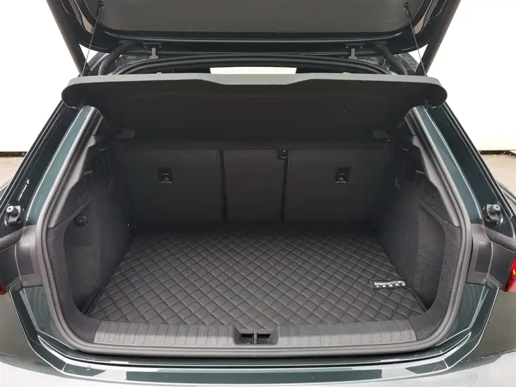 Audi A3 2024 из CN, фото 5