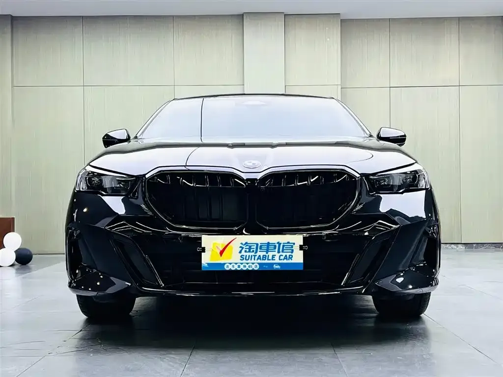 BMW 5 Series 2025 из CN, фото 9