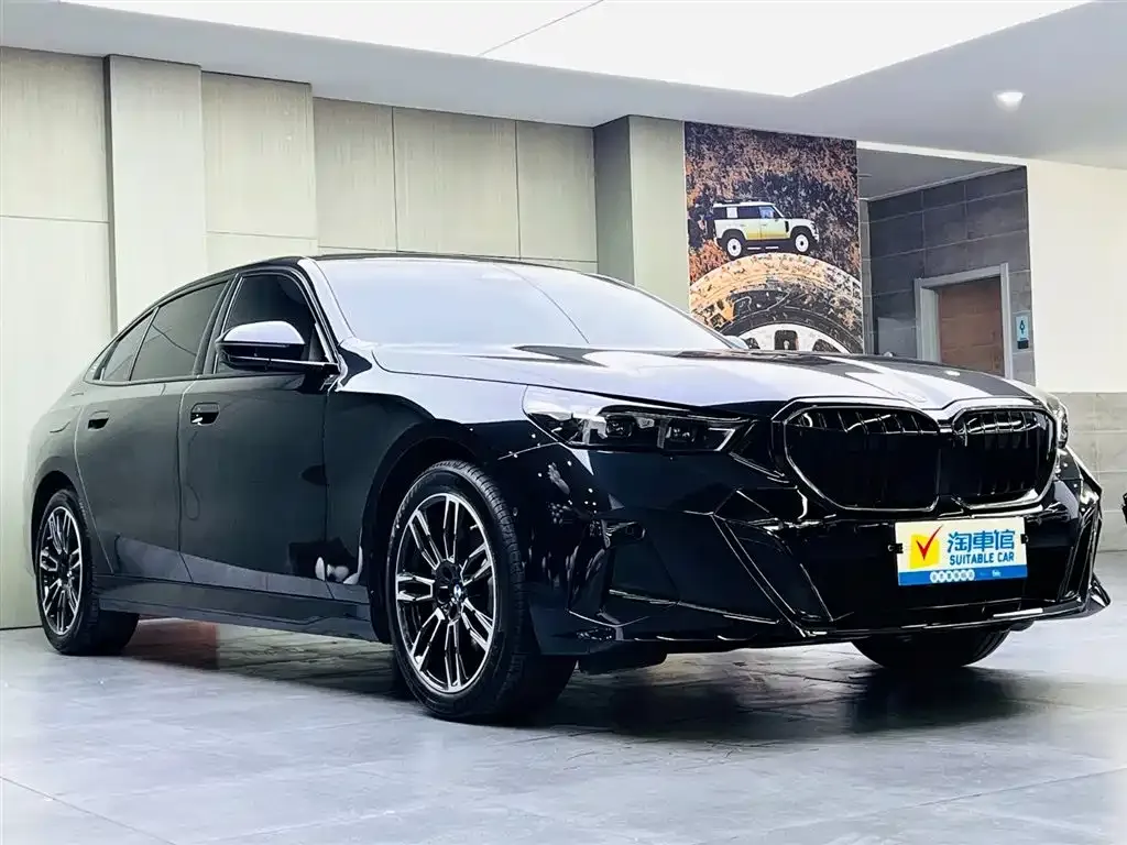BMW 5 Series 2025 из CN, фото 7