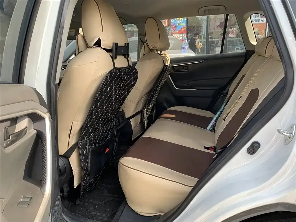 Toyota RAV4 — фото 4