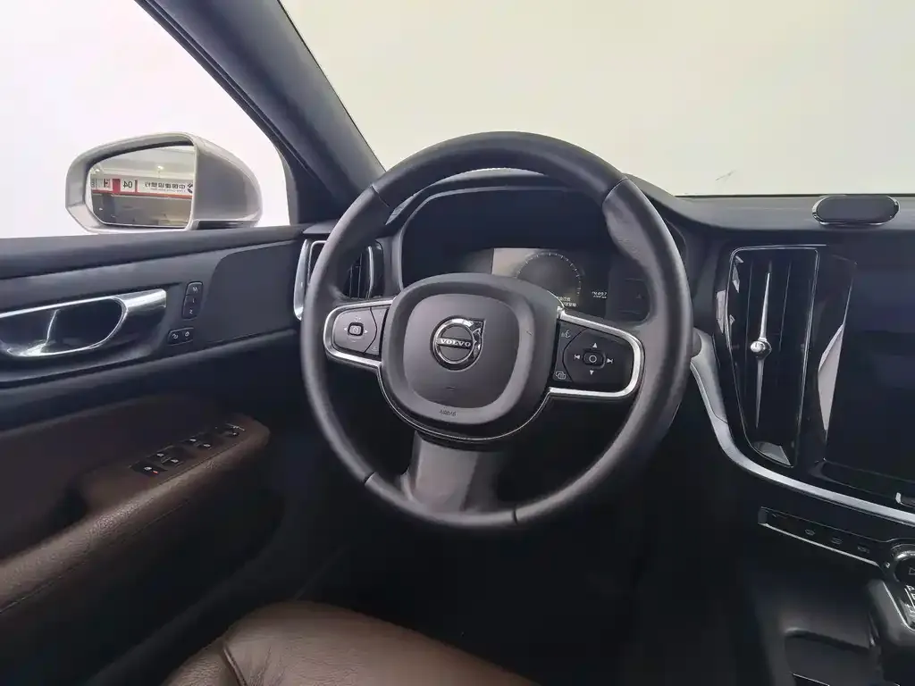 Volvo S60 — фото 10