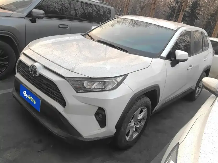 Toyota RAV4 2023 из CN, фото 1