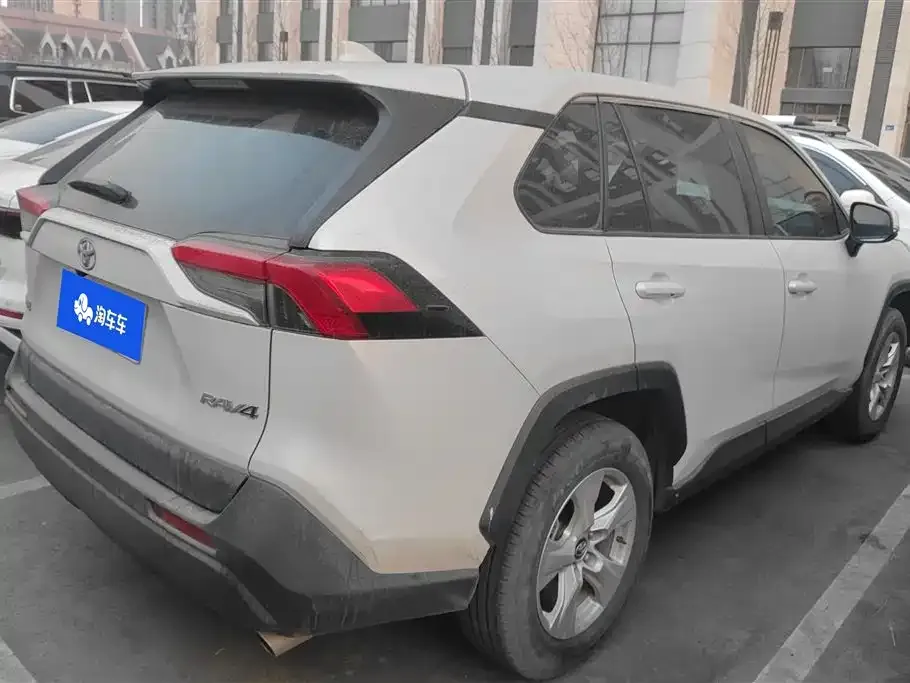 Toyota RAV4 2023 из CN, фото 5