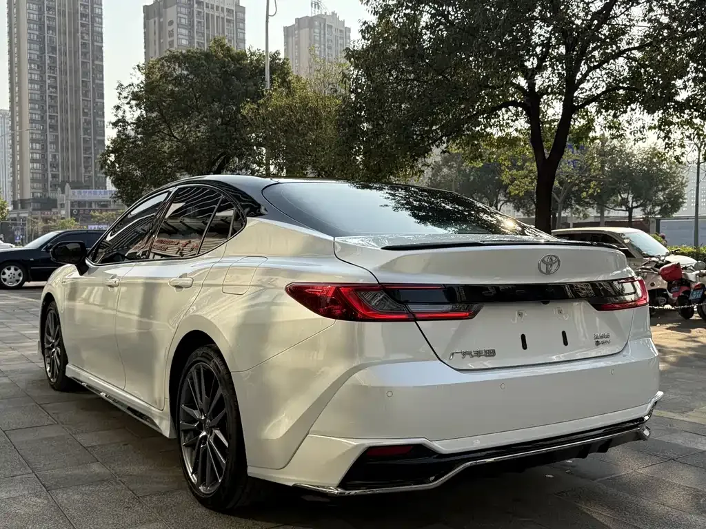 Toyota Camry — фото 7