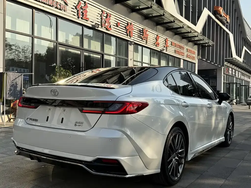 Toyota Camry — фото 8