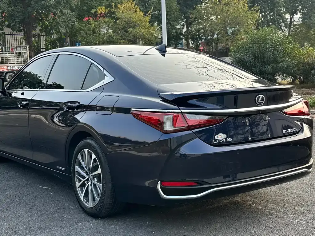 Lexus ES — фото 10