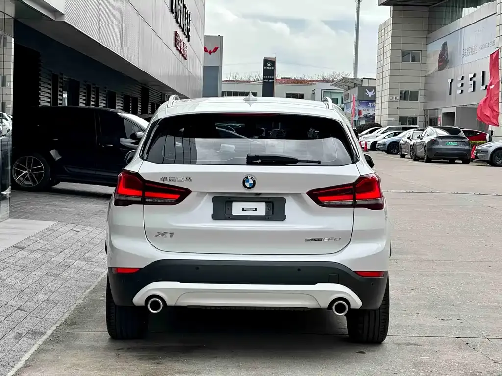 BMW X1 — фото 8