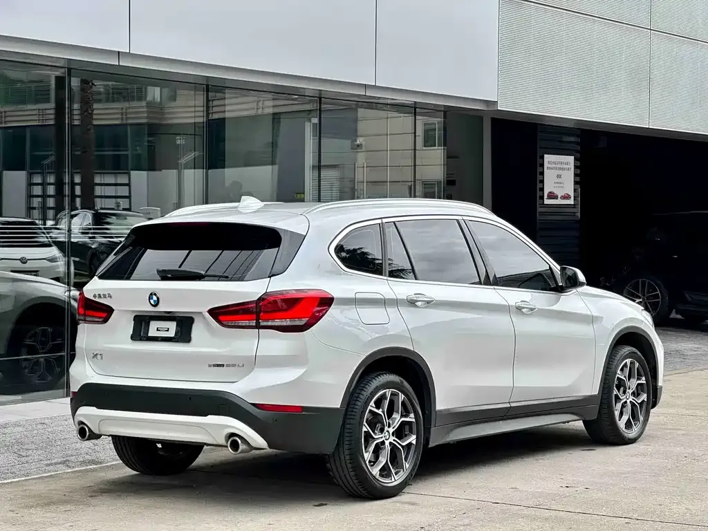 BMW X1 — фото 5