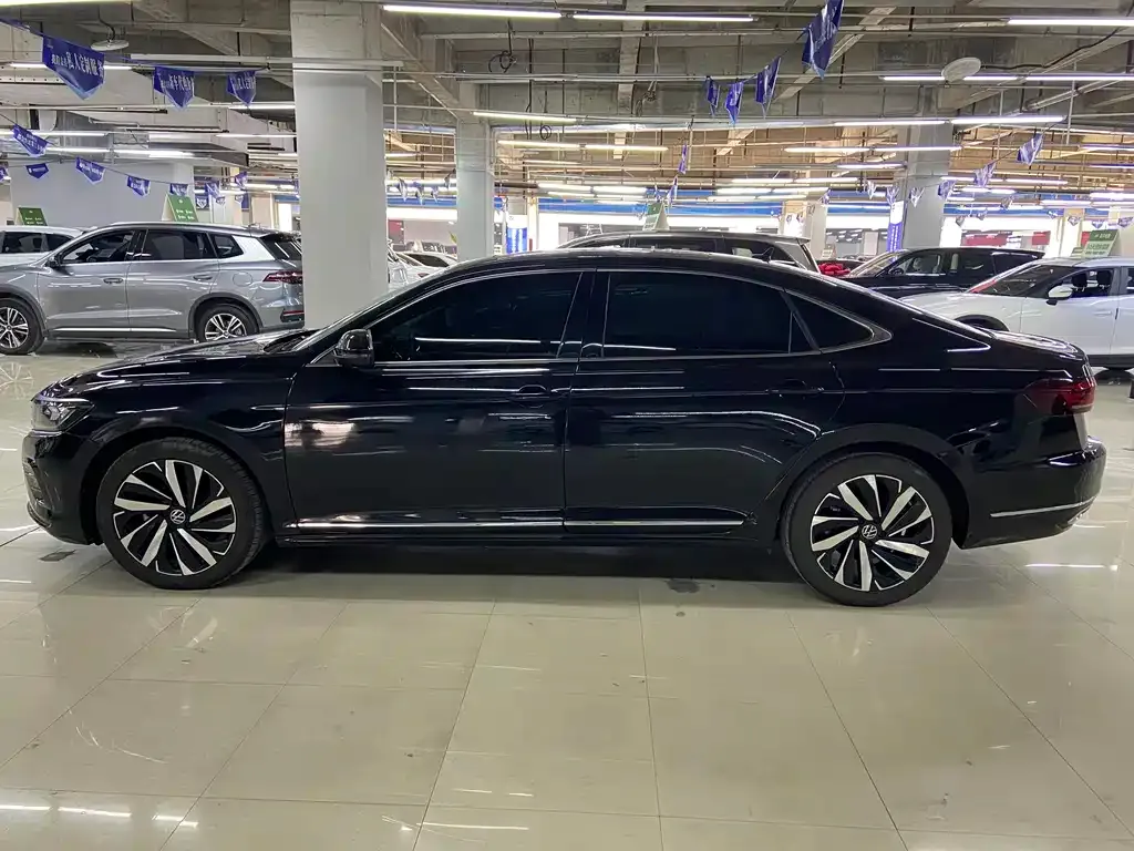 Volkswagen Passat 2023 из CN, фото 3