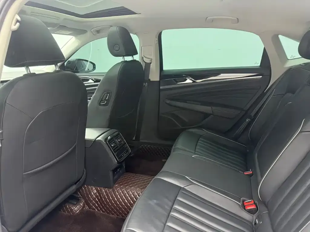 Volkswagen Passat — фото 10