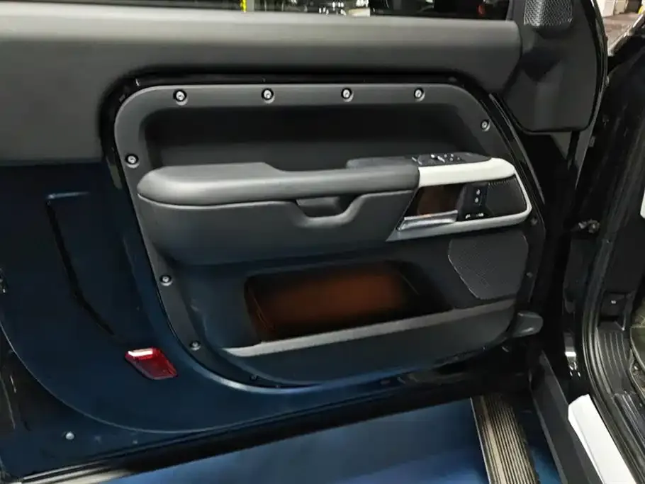 Land Rover Defender 2023 из CN, фото 2