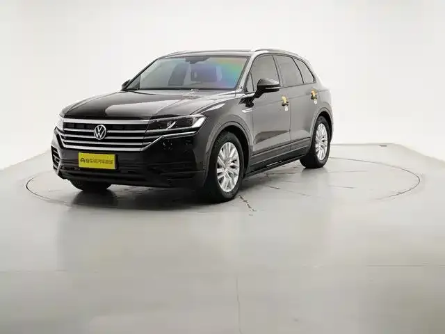 Volkswagen Touareg — фото 1