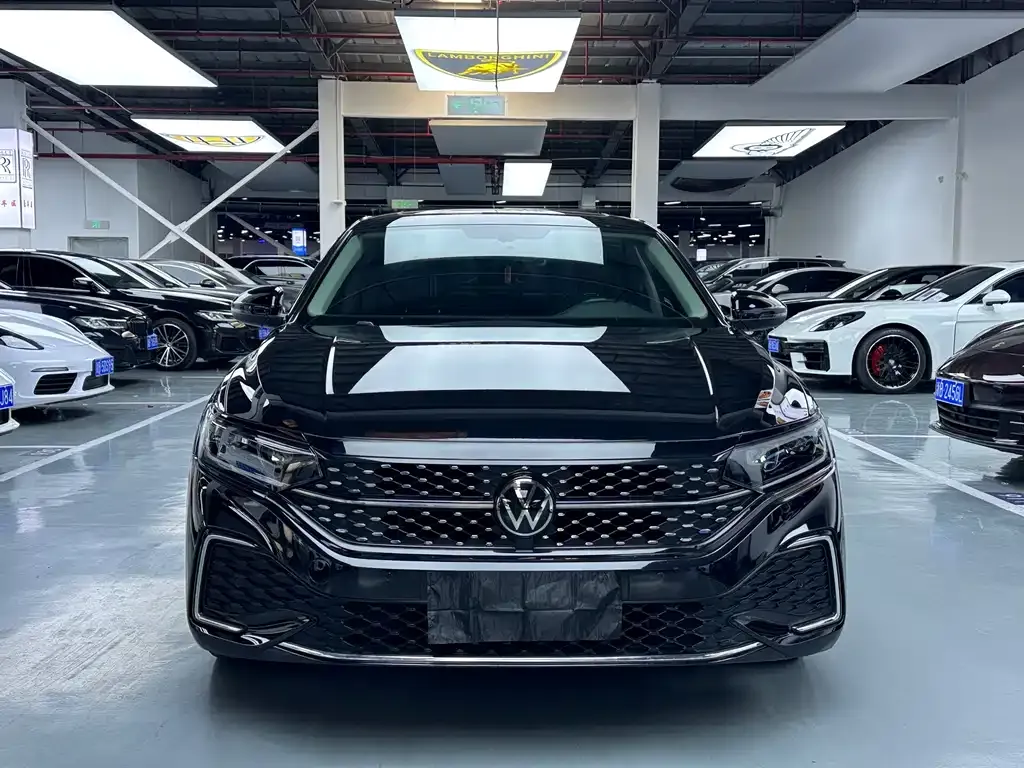 Volkswagen Passat 2023 из CN, фото 2