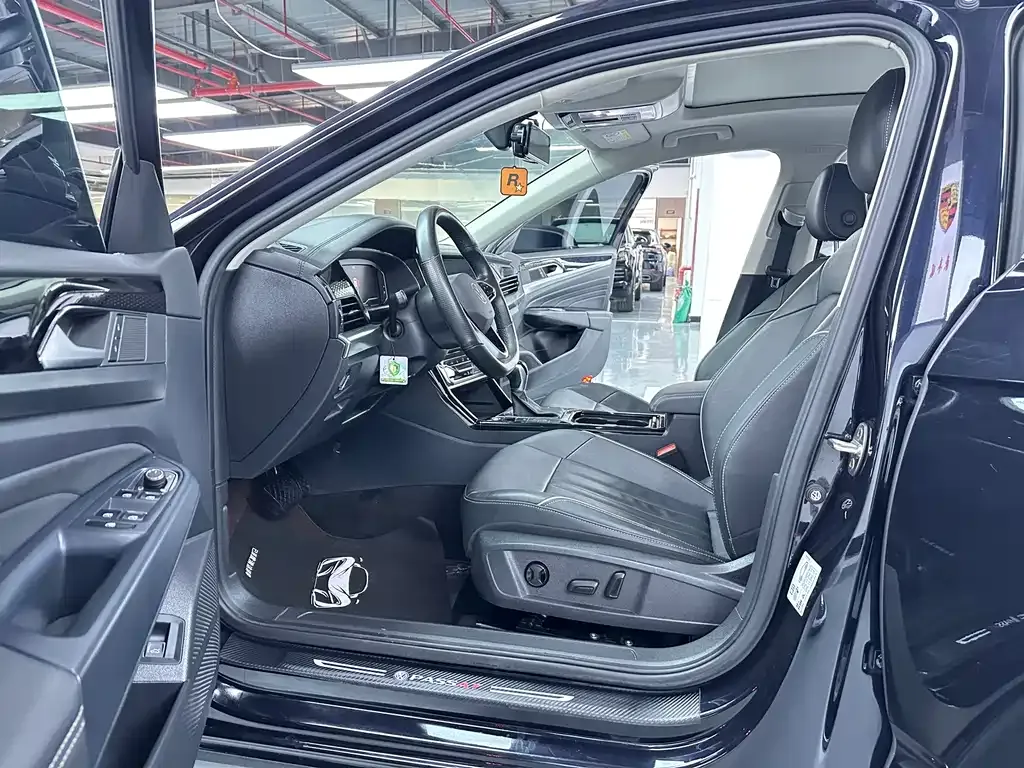 Volkswagen Passat 2023 из CN, фото 9