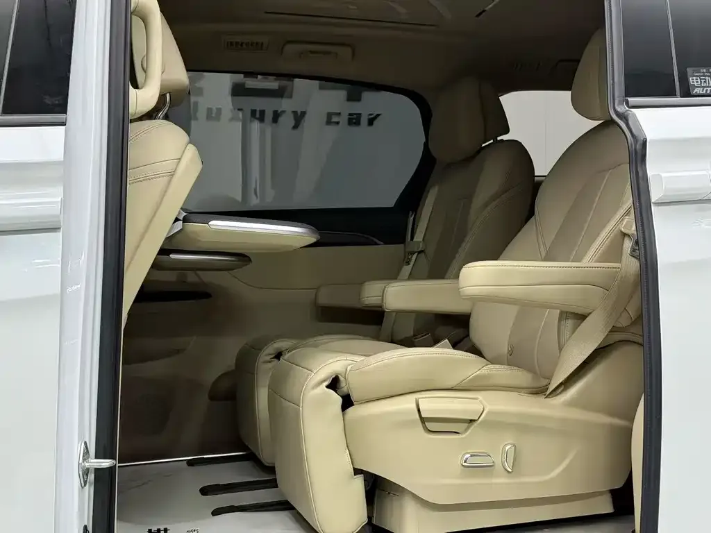 Buick GL8 2023 из CN, фото 6
