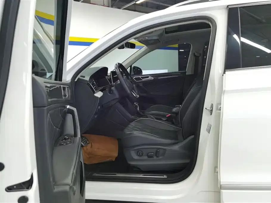 Volkswagen Tiguan L 2022 из CN, фото 2