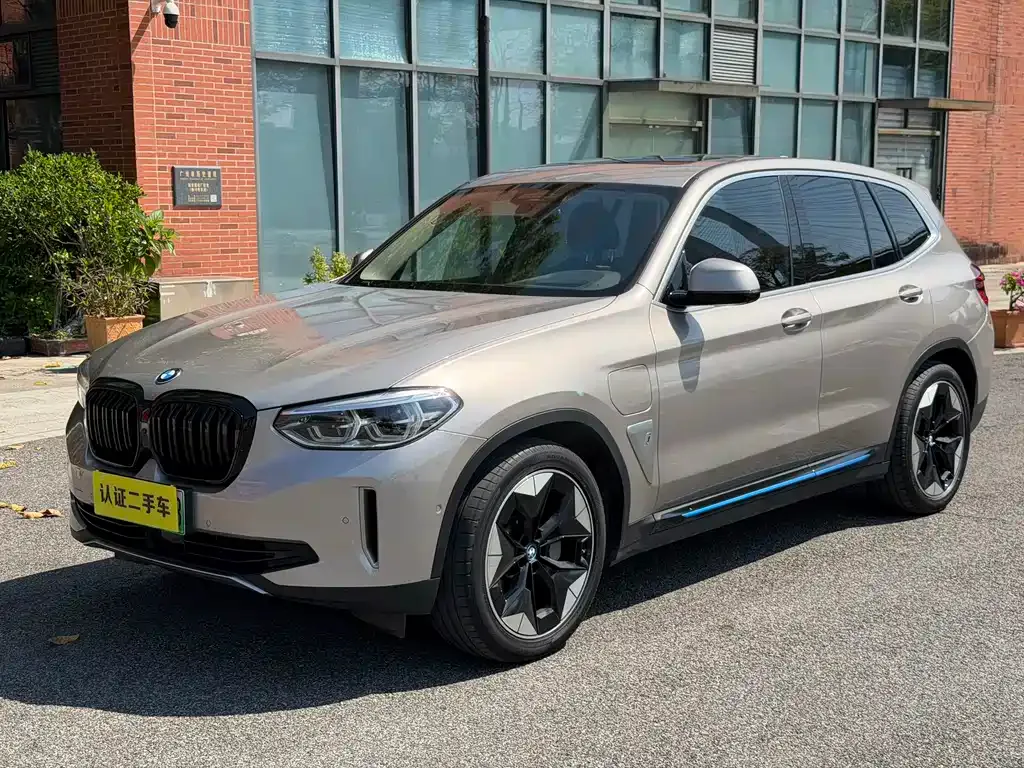 BMW iX3 — фото 1