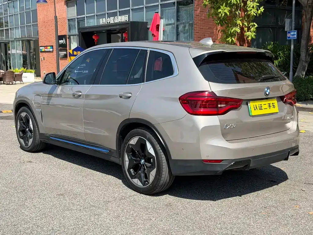 BMW iX3 — фото 10